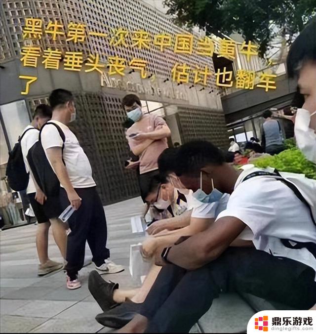 大师兄批评：座上各款苹果手机都是垃圾！